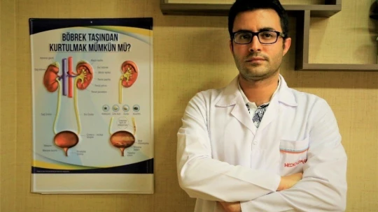 15 yıldır taşıdığı böbrek taşlarından 2 saatlik operasyonla kurtuldu