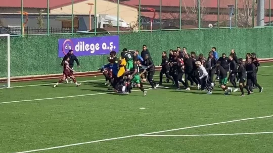 Elazığ'da 18 Kırmızı Kartın Çıktığı Karşılamada Tekme ve Yumruklar Havada Uçuştu