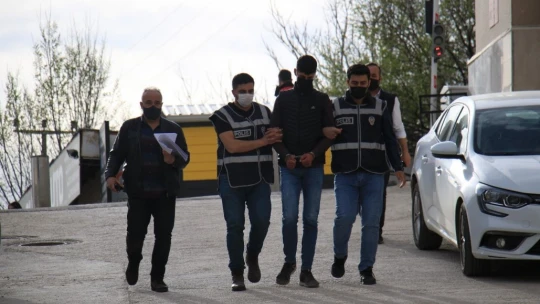 18 yaşındaki Emine'nin katili, adliyeye sevk edildi