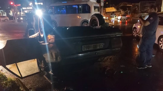 Tofaş Kavşağında Feci Kaza, Ters Dönen Arac Alev Aldı