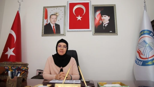 28 Şubat mağduru, Türkiye'nin ilk başörtülü başkanı, iki dönemdir hizmet ediyor