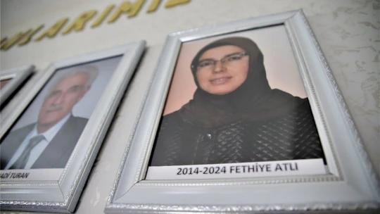 28 Şubat mağduru, Türkiye'nin ilk başörtülü başkanı, iki dönemdir hizmet ediyor