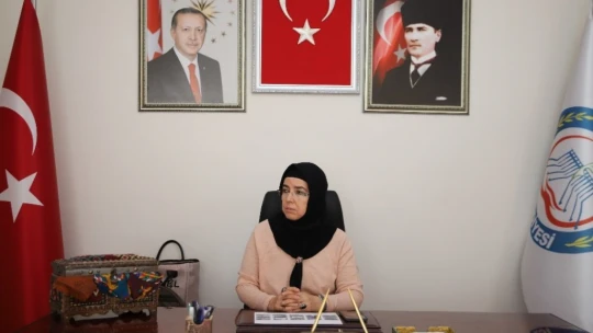 28 Şubat mağduru, Türkiye'nin ilk başörtülü başkanı, iki dönemdir hizmet ediyor