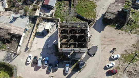300 yıllık cami bakımsızlıktan harabeye döndü