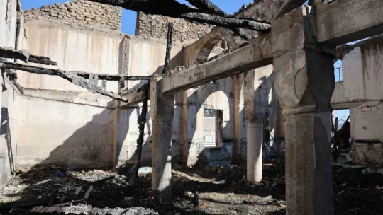 300 yıllık cami bakımsızlıktan harabeye döndü