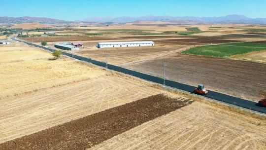 Kovancılar'da Köy Yollarına Bitümlü Sıcak Kaplama