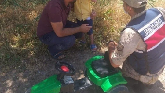4 yaşındaki Ömer, 5 saat sonra buğday tarlasında bulundu