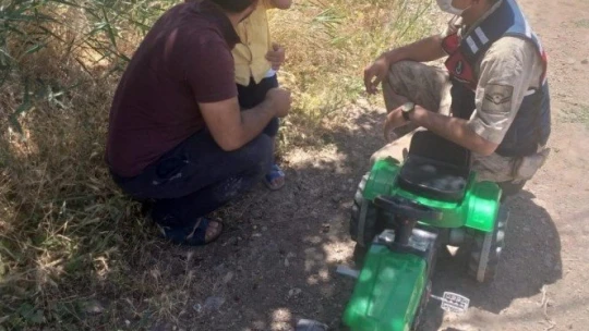 4 yaşındaki Ömer, 5 saat sonra buğday tarlasında bulundu