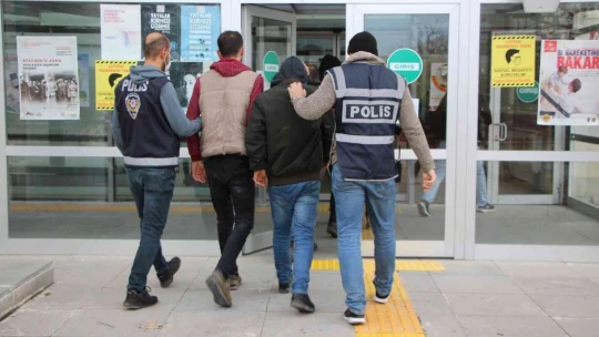 55 suç kaydından aranan 3 şüpheli polis ekipleri tarafından yakalandı