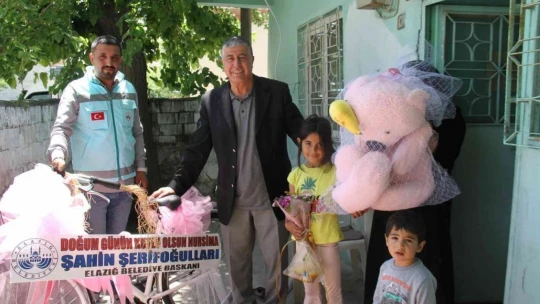 Elazığ'da 8 Yaşındaki Kız Sosyal Medyadan İstedi, Belediye Başkanı Yerine Getirdi