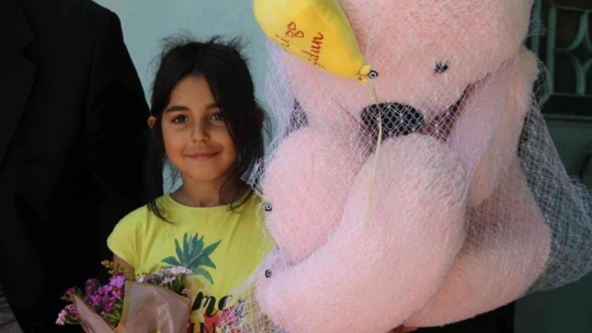 Elazığ'da 8 Yaşındaki Kız Sosyal Medyadan İstedi, Belediye Başkanı Yerine Getirdi
