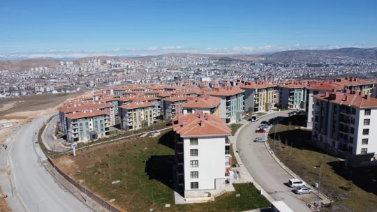 Elazığ'da 3 Yıl Önce Evi Yıkılan Depremzedeler TOKİ Konutlarında Güvenle Oturuyor