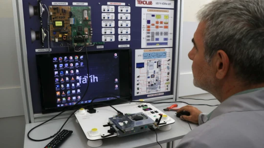 Meslek Lisesi Öğrencileri Elazığ Depreminden Sonra Yenilenen Okullar İçin Mobilya Üretiyor