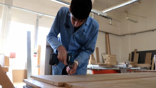 Meslek Lisesi Öğrencileri Elazığ Depreminden Sonra Yenilenen Okullar İçin Mobilya Üretiyor