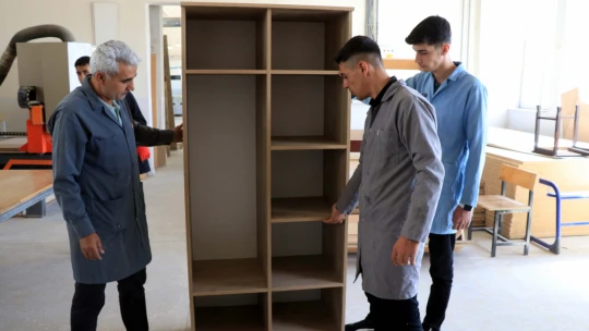 Meslek Lisesi Öğrencileri Elazığ Depreminden Sonra Yenilenen Okullar İçin Mobilya Üretiyor