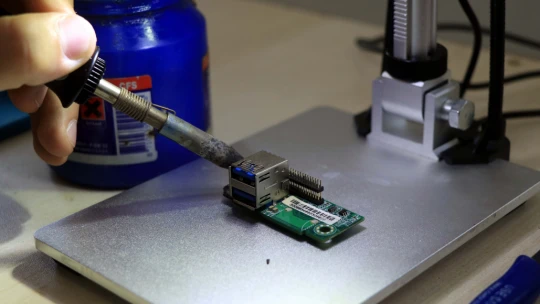 Meslek Lisesi Öğrencileri Elazığ Depreminden Sonra Yenilenen Okullar İçin Mobilya Üretiyor