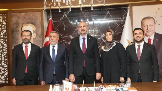 Adalet Bakanı Gül: 'AK Parti milletle beraber yol yürüme siyasetinin adıdır'