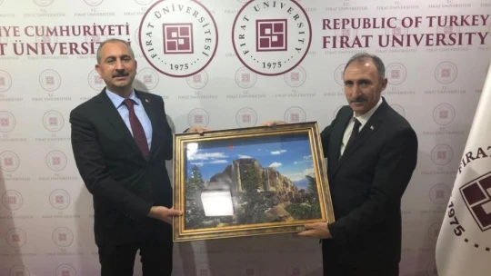 Adalet Bakanı Gül: 'AK Parti milletle beraber yol yürüme siyasetinin adıdır'