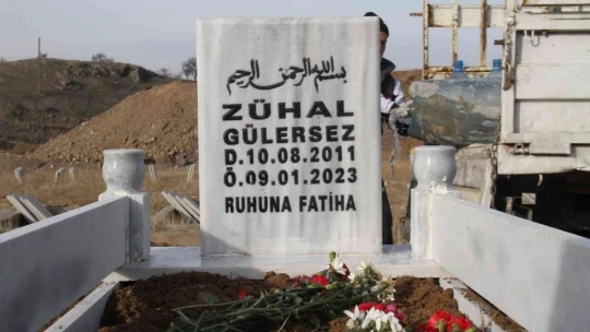 Aile ve Sosyal Hizmetler Bakanlığı, Elazığ'da Kimsesizler Mezarlığına Gömülen Engelli Kızın Mezar Taşını Yaptırdı