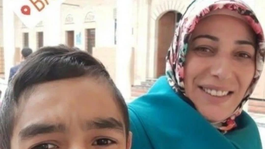 Ailesini depremde kaybetti kendisi 12 saat sonra kurtuldu:'Bir kişi çıktığı zaman sanki ben çıkıyorum'