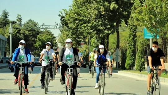 Avrupa Hareketlilik Haftası kapsamında vali ve başkan pedal çevirdi