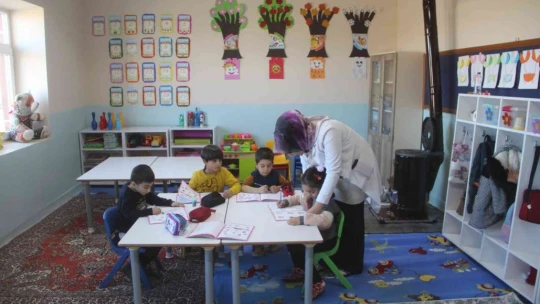 Aynı çatı altında hem öğrenciler hem de aileleri eğitim alıyor