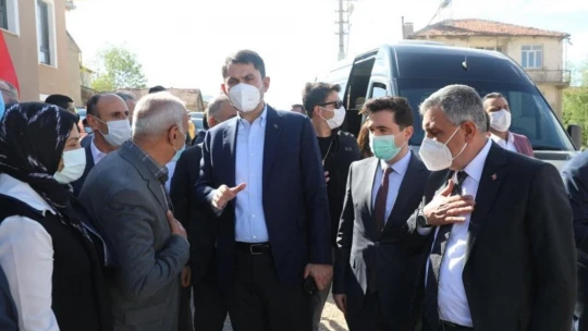 Bakan Kurum, depremin merkez üssü Sivrice'de inceleme yaptı