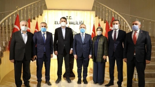 Bakan Kurum, öğretmeni ile görüntülü görüştü