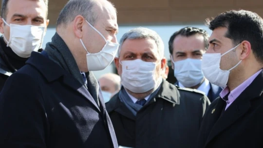 Bakan Soylu, Şehit Fethi Sekin'in babası ile kanaat önderi Nazırlı'yı hastanede ziyaret etti