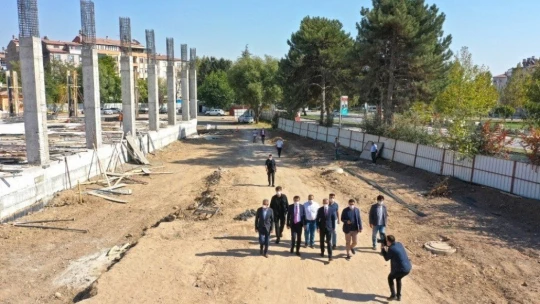 Başkan Şerifoğulları, yapımı süren projeleri yerinde inceledi