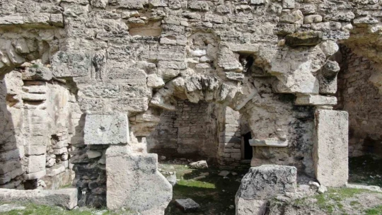 Bin 200 yıllık tarihi eser, zamana direniyor