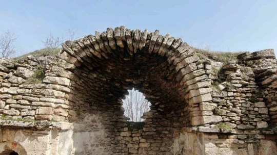 Bin 200 yıllık tarihi eser, zamana direniyor