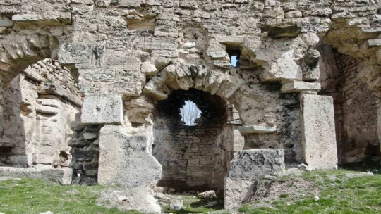Bin 200 yıllık tarihi eser, zamana direniyor