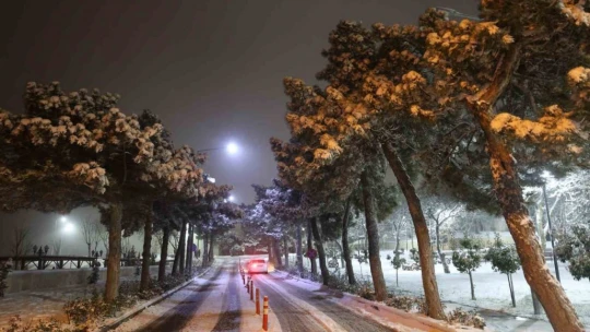 Bin 400 rakımlı Harput'ta kar yağışı eşsiz manzaralara sahne oldu