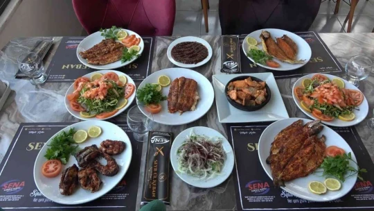 Binlerce insan Keban Balık Yemeye Geliyor
