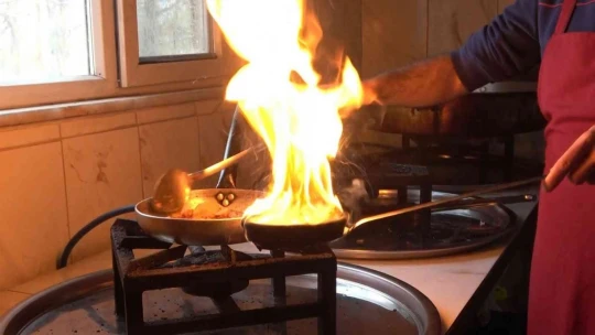 Binlerce insan Keban Balık Yemeye Geliyor