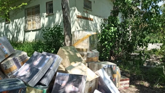 Binlerce kitabı çalarak geri dönüşüm tesisine satan şüpheliler suçüstü yakalandı