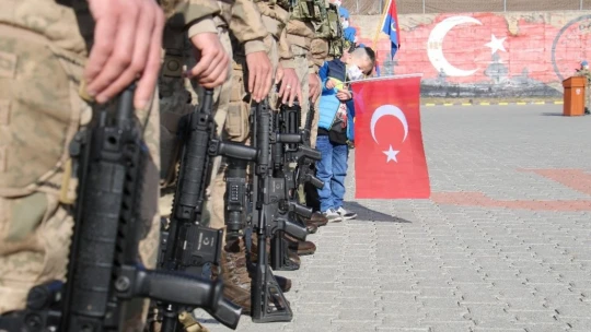 Bir tarafta gurur, bir tarafta hüzün, JÖH timleri Suriye'ye uğurlandı