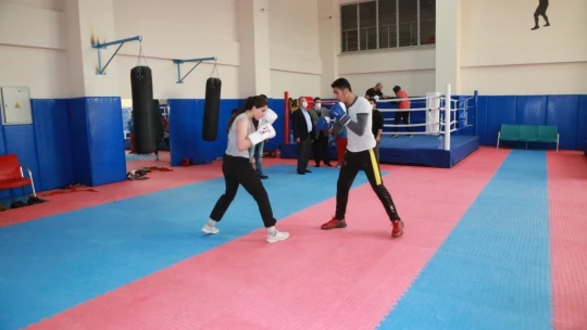 Boks takımı 13 sporcusuyla çalışmalara başladı