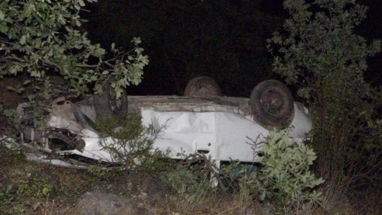 Cenaze dönüşü araç uçuruma yuvarlandı, 3 kardeş öldü