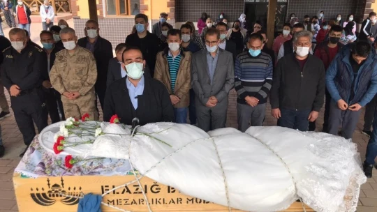 Cinayete kurban giden, Emine gelinlikli tabutu ile son yolculuğuna uğurlandı