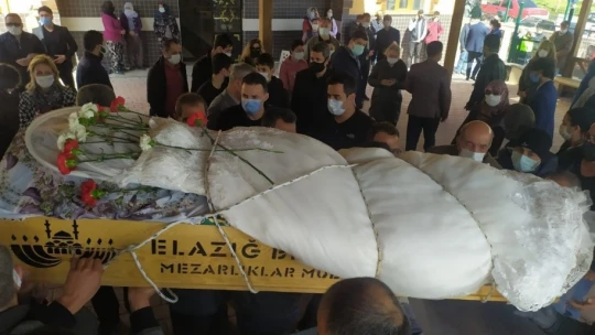 Cinayete kurban giden, Emine gelinlikli tabutu ile son yolculuğuna uğurlandı