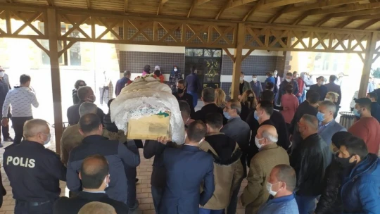 Cinayete kurban giden, Emine gelinlikli tabutu ile son yolculuğuna uğurlandı