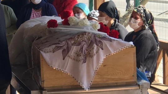Cinayete kurban giden, Emine gelinlikli tabutu ile son yolculuğuna uğurlandı