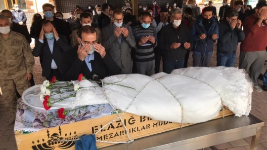 Cinayete kurban giden, Emine gelinlikli tabutu ile son yolculuğuna uğurlandı