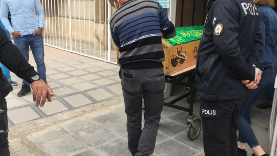Cinayete kurban giden Emine'nin cenazesi ailesinin gözyaşları arasında morgdan alındı