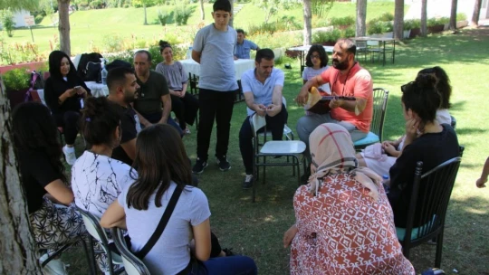 Çocuklar piknikte bir araya geldi