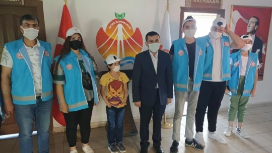 Çocuklar, şehit Fethi Sekin'in kabrini ziyaret edip, müzesini gezdi