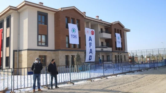 Cumhurbaşkanı Erdoğan Elazığ'a geldi, deprem konutlarını teslim törenine katılması bekleniyor