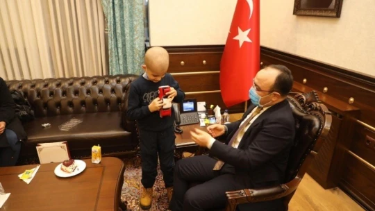 Cumhurbaşkanı Erdoğan'ın tedavisini üstlendiği Taha'ya doğum günü